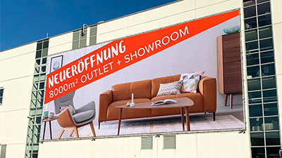 Montage d’une banderole : comment réussir la pose d'une bannière à l'aide d'un cadre invisible et d'un cadre support