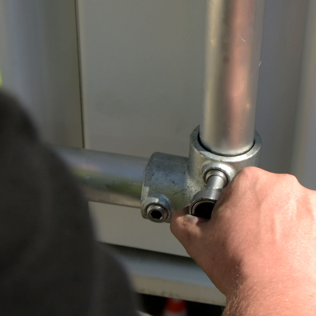 Detail eines Aluminium-Rahmenverbinders als Teil der Rahmenkonstruktion